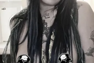 visiting back in town xxx 36DD exotic creole stallion - Image 2